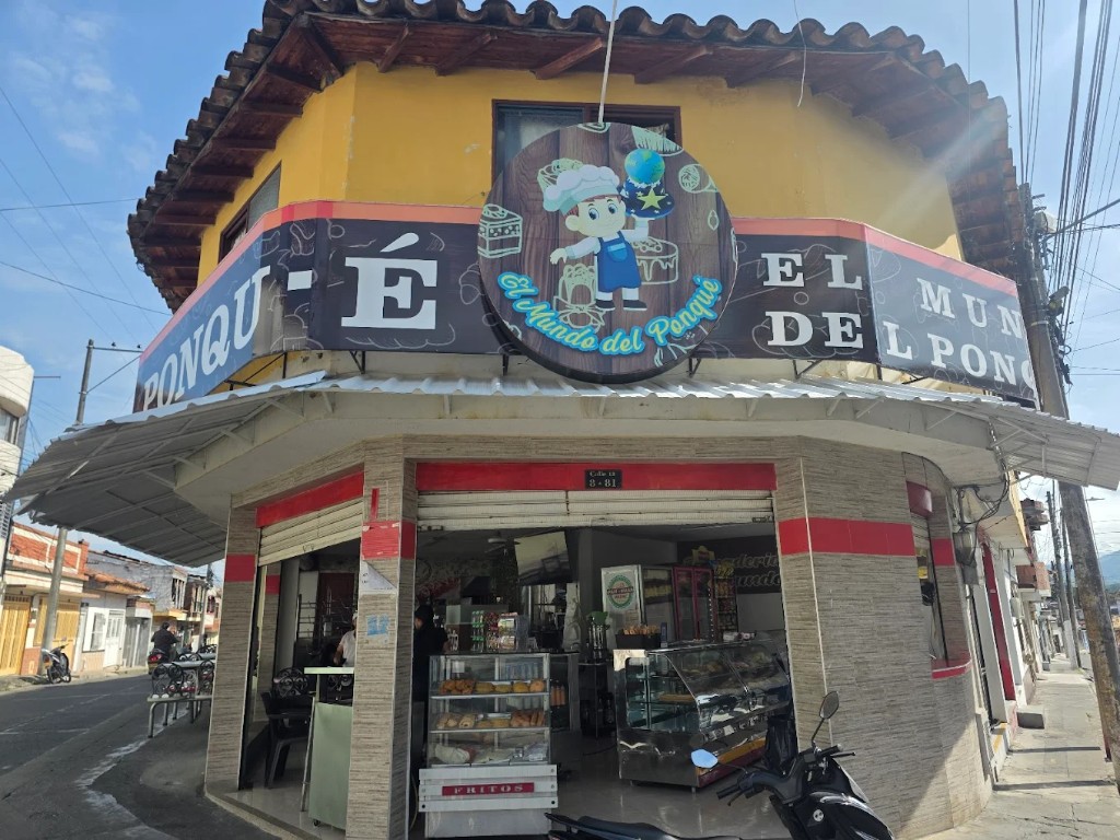Fachada de El Mundo del Ponque en Cartago, Valle del Cauca
